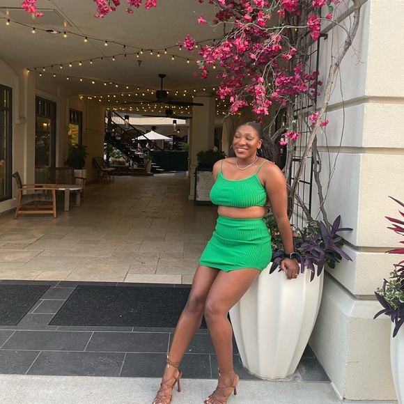 Cristina's Closet🛍 - Picture 7 of 11